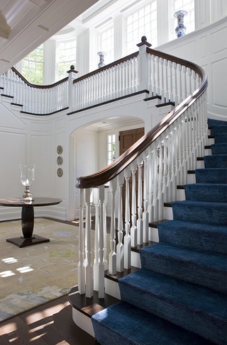 优雅美式风情别墅欣赏楼梯间设计