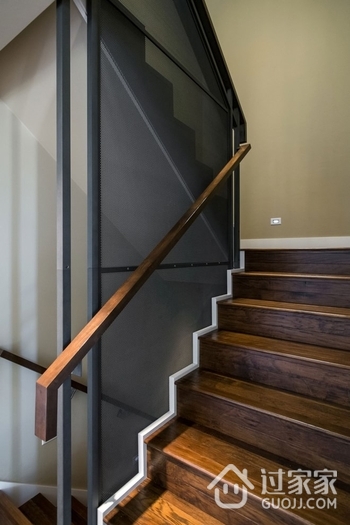 现代舒适260平别墅欣赏楼梯间设计