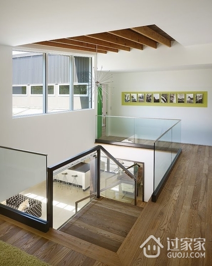 阳光清新现代别墅欣赏楼梯间设计