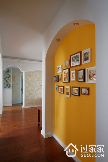 缤纷客厅照片墙装饰图 完美的74平二居室