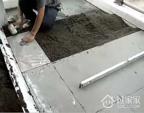 泥工施工方法：干铺法和湿铺法