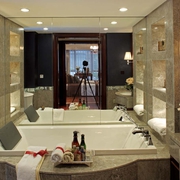 美式风格住宅套图卫生间浴缸