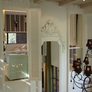 新古典复式设计客厅走道雕花门