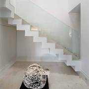 现代风舒适设计住宅欣赏楼梯间
