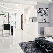 109平白色现代舒适住宅欣赏客厅过道