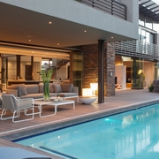奢华现代室外游泳池