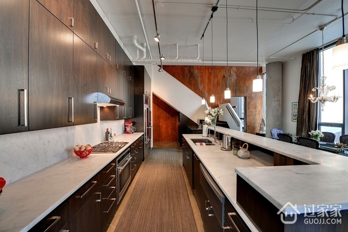 现代风格别墅设计欣赏厨房过道
