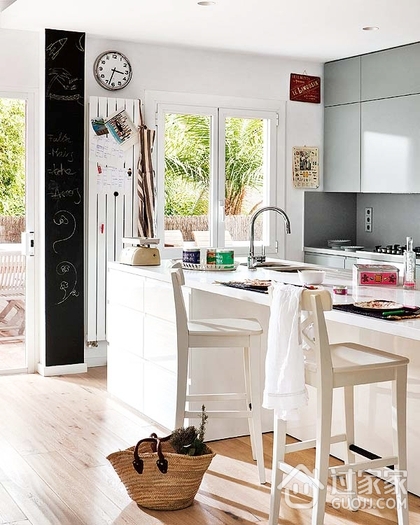 现代极简白色别墅欣赏厨房设计