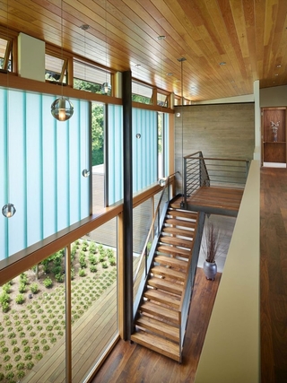 完美融合木质别墅欣赏楼梯间设计