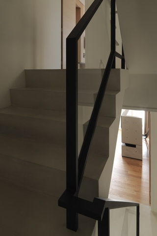 185平现代复式楼欣赏楼梯间设计