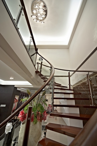新古典风复式设计楼梯效果