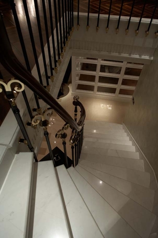 现代豪华别墅装饰楼梯效果图