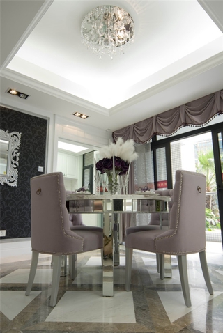 124平欧式三居室欣赏餐厅餐桌设计