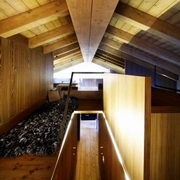 木屋丛林别墅设计欣赏楼梯间