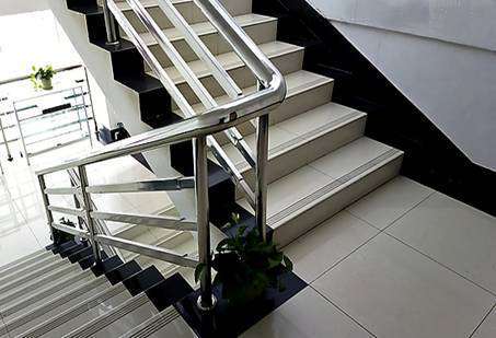 楼梯踢脚线安装技巧及安装费用