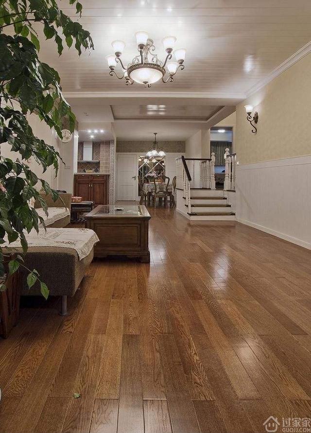 【案例赏析】客厅装修,选择地板还是瓷砖呢?